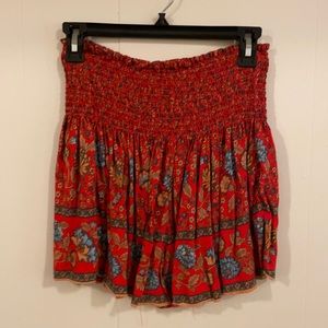 Natural Life Daisy Smocked Skort sz M, red floral pattern